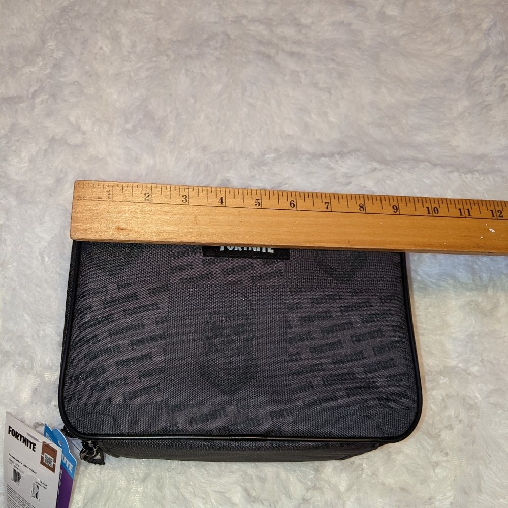 Nwts Fortnite black skull lunch box - Picture 11 of 16